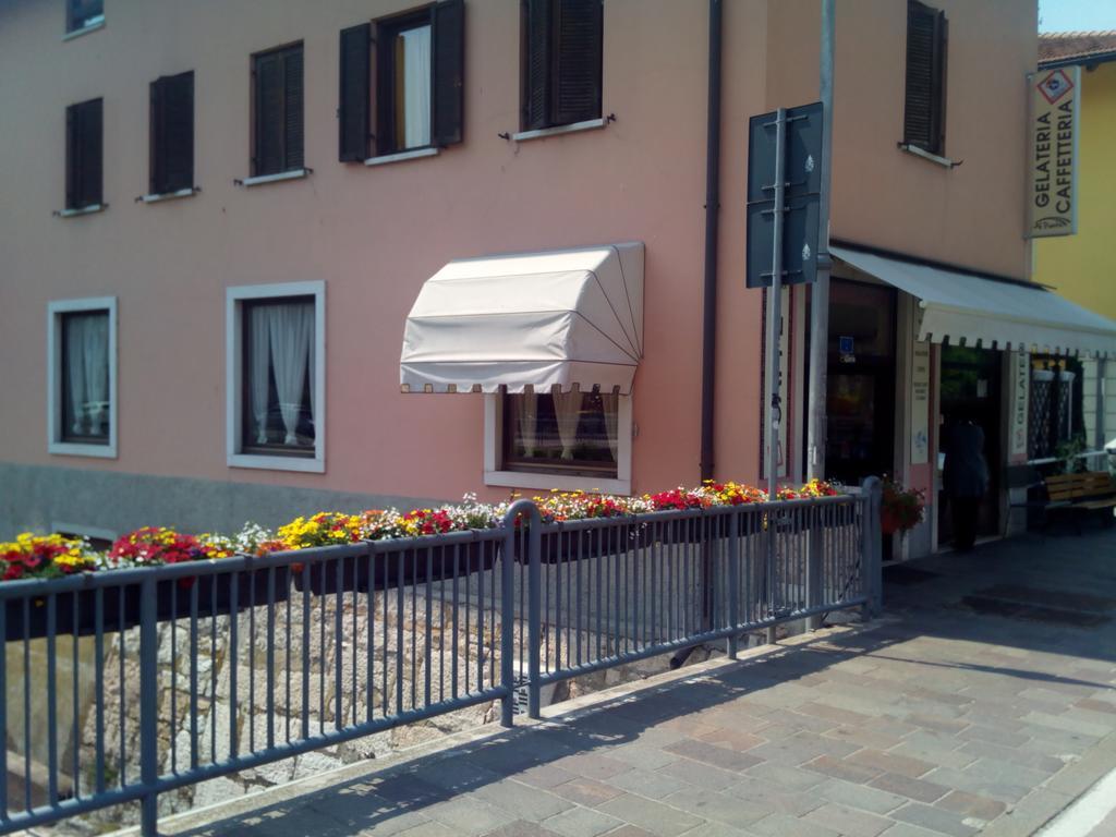 Отель Alloggio Ponte Dei Cavalleggeri Тренто Экстерьер фото